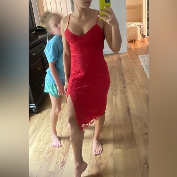 Red Lulu’s lace midi dress - Picture 2 of 4